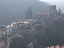 Vue aérienne du quartier Saint-Jean au sud de la cité médiévale de Thiers.