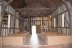 Intérieur de l'église: la nef côté porche.