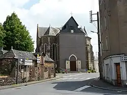 Photographie de la façade de l'église du Pin.