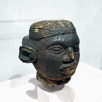 Élément de tambour figuratif.