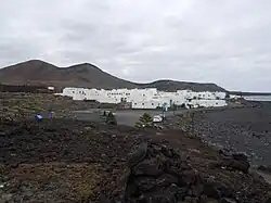 Vue du village depuis le départ du sentier côtier