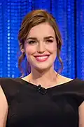 Elizabeth Henstridge interprète l'agent et Dr&nbsp;Jemma Simmons&nbsp;(en)