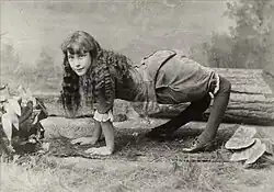 Description de l'image ELLA-HARPER-circus-freak-The-Camel-Girl-500x280.jpg.