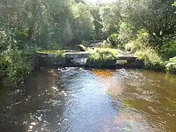 Mardoul : l'ancien pont aval sur l'Éllez (vu de l'aval).