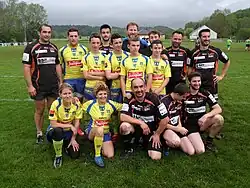Photographie représentant une groupe de joueuses et de joueurs de rugby à 5.