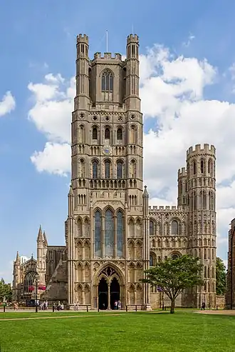 Tours (1150-1175) de la cathédrale d'Ely.