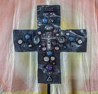 Croix à l'intérieur de Dreieinigkeitskirche (Hof)&nbsp;(de). Décembre 2022.