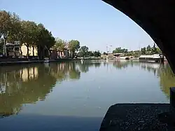 Le port de l'embouchure vu depuis le canal du Midi