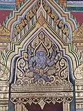 Ganesha sur le linteau d'un bâtiment royal, peinture murale au Wat Phra Kaeo, dans le cœur historique de Bangkok.