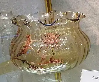 Vase à thème de chardon, symbole de Nancy, Remiremont, musée Charles-de-Bruyères.