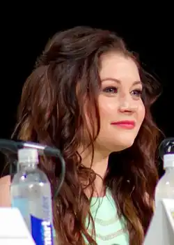 Emilie de Ravin interprète Claire Littleton.