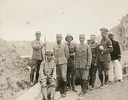 Empire ottoman, Péninsule de Gallipoli. Le général Gouraud pose avec ses hommes.