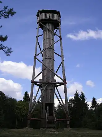 Tour d'observation au sommet de l'Emumägi.