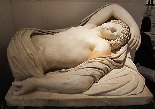 Endymion dormant, copie romaine d'un original grec du IIe&nbsp;siècle&nbsp;av. J.-C. (Saint-Pétersbourg, musée de l'Ermitage).