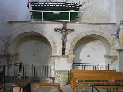 Enfeu de saint Rioc (à gauche sur photo) et de saint Félix de Rhuys (à droite).