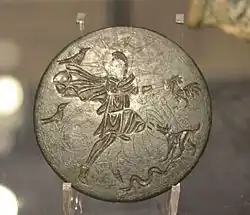 Broche en bronze gravée représentant la tauroctonie. Ostie, v. 50-100 apr. J.-C., Ashmolean Museum.