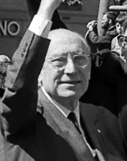 Enrique Tierno Galván, chef du Parti socialiste populaire.