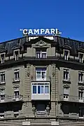L'enseigne publicitaire pour Campari, installée en 1949.