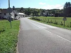 La route départementale 906b depuis Lapalisse