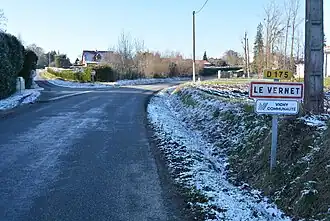 Entrée du Vernet par la RD 175 en provenance de Busset