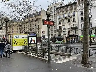 L'accès no&nbsp;1, «&nbsp;Place Charles-Michels&nbsp;».