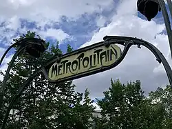 Détail du portique de l'édicule Guimard.