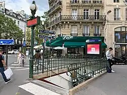 L'accès no&nbsp;1, « Rue de Montfaucon ».