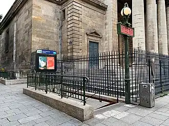 L'entrée no&nbsp;1, « Rue Bourdaloue ».