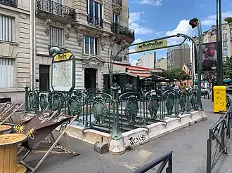 L'accès no&nbsp;1, « Boulevard Edgar Quinet ».