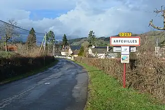 …et par la D 207, depuis Châtel-Montagne.