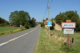 Entrée de Molles par la D 62