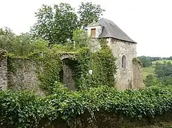 Porte principale de l'enceinte de l'ancien château.
