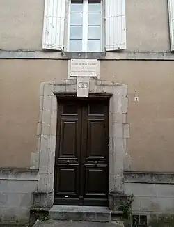 Entrée de la modeste demeure familiale des Jaurès.
