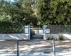 Entrée du jardin de Joséphine Baker depuis le boulevard Jean-Pain