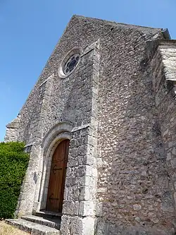 Portail en façade ouest de l'église.