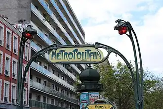 Détail du portique de l'édicule Guimard.