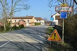 Entrée d'Urbise par la route départementale 490