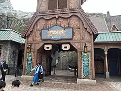 Entrée de Frozen Ever After à Hong Kong Disneyland.