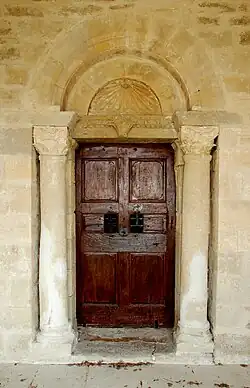 La porte d'entrée.