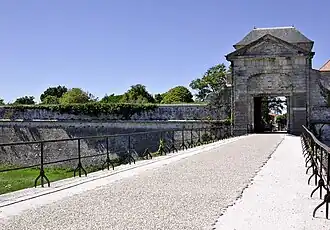 La porte Thoiras, (entrée est).