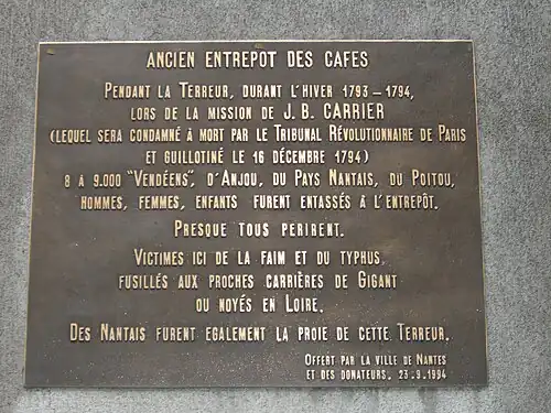 Plaque commémorative de l'ancienne prison de l'Entrepôt des cafés, au n°2 rue Lamoricière