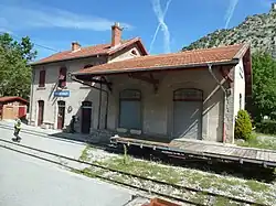 Train des Pignes, station d'Entrevaux.