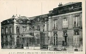 La mairie, ancien château du roi-consort d'Espagne.