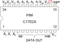 Le brochage de la puce Intel C1702A. La patte 14 est le Chip Select, actif quand il est à 0&nbsp;V.