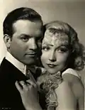 Avec Joyce Compton, dans L'Ennemi public no 1 (1935, photo promotionnelle)