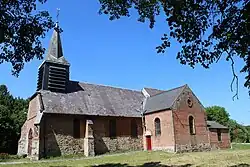 Vue latérale de l'église.