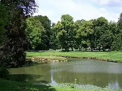 Premier « tableau » du Grand Parc ; petit étang vu depuis le banc de la Reine.