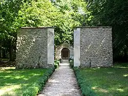 Le Beursault ou jeu d'arc ; un deuxième pavillon se situe derrière le photographe.