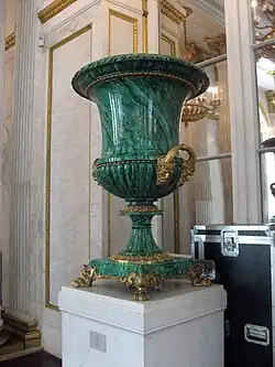 Vase en malachite, de 2&nbsp;mètres de haut, (XIXe s)