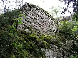 Mur soutenant les terrasses du château de Revel.